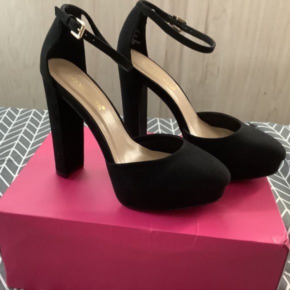 Shoes - ♨️Sexy Suede Black Pumps- NEW